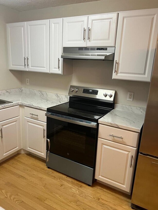Building Photo - 3340 Torremolinos Ave