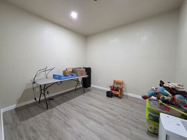 Building Photo - 5 Bed 4 Bath Home In Flying Horse North!!