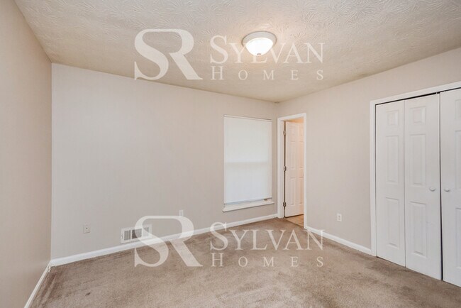 Building Photo - The living is easy in this 3 bedroom, 2 ba...