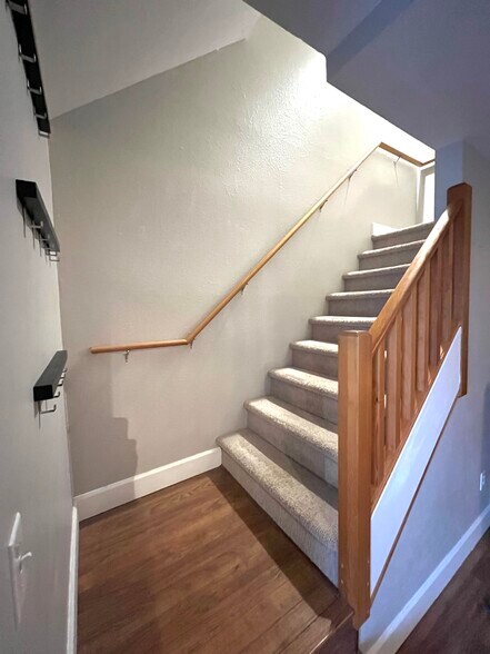 Building Photo - 1706 Avalon