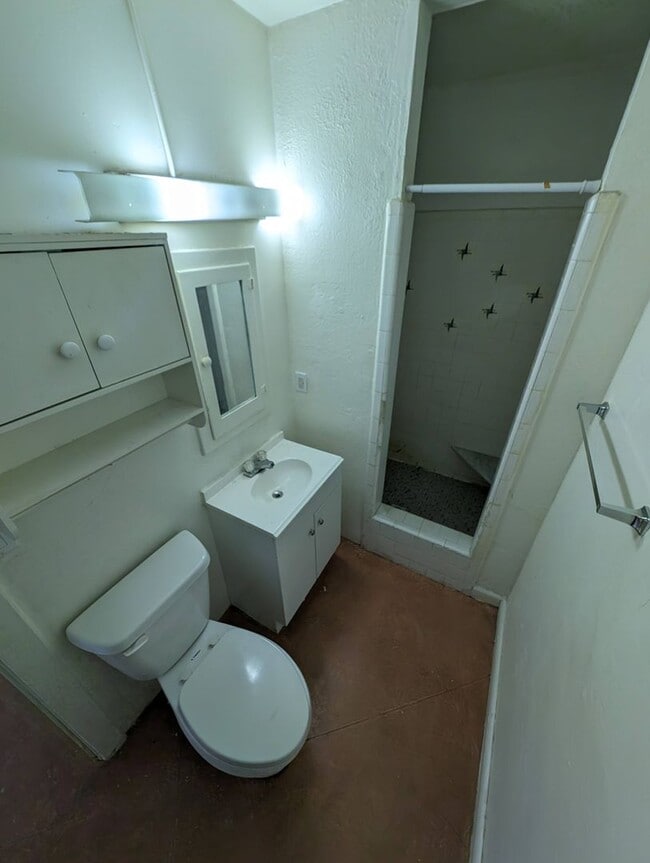 Building Photo - 3431 N Mountain Ave