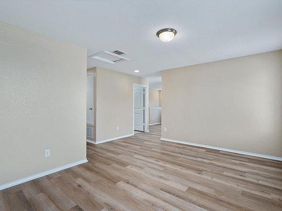 Building Photo - 904 Lonesome Lilly Way