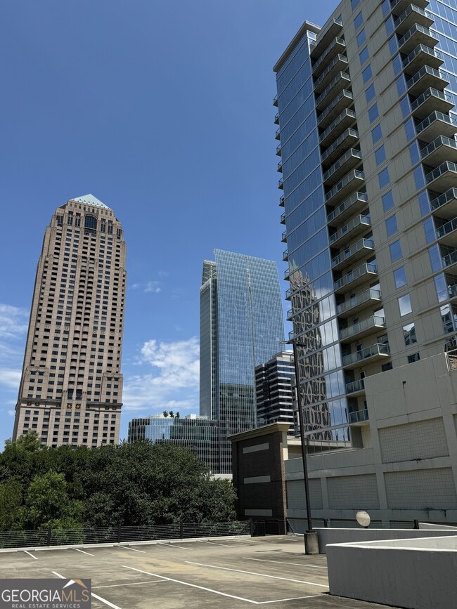 Building Photo - 1075 Peachtree Walk NE