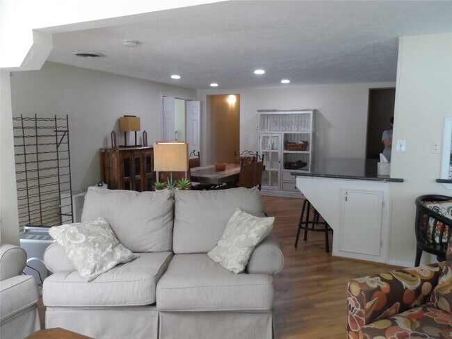 Building Photo - 13545 Northshore Loop