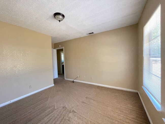 Building Photo - 807 W Dean Ave