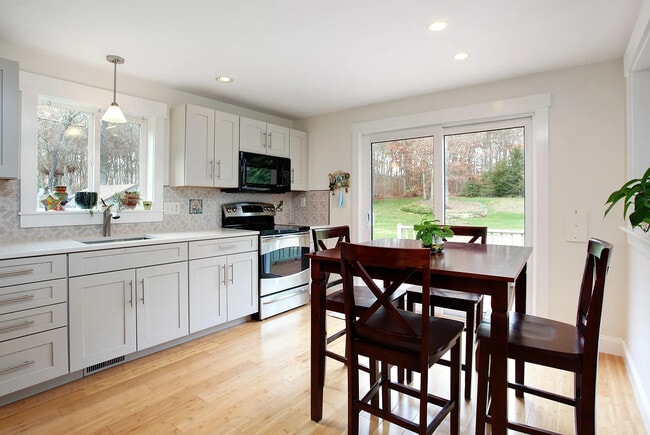 Building Photo - 46 Brush Hill Cir