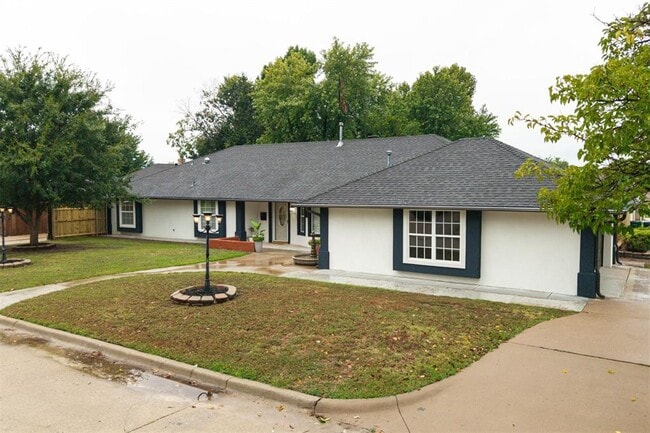 Building Photo - 9009 Lakeaire Dr