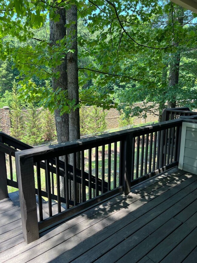 Building Photo - Arden Townhome: Commuter's Wishlist