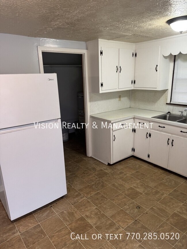 Building Photo - 1803 Carrollton Villa Rica Hwy