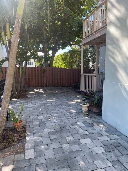 Building Photo - 80 Salina Ave