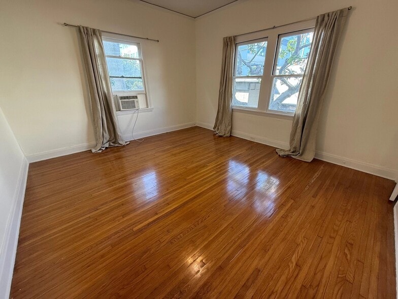 Building Photo - 339 N Orange Dr