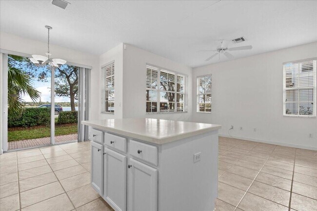 Building Photo - 556 Tomahawk Ct