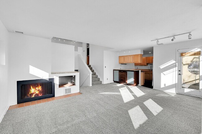 Building Photo - $2,390.95, 2 Bed, 1.5 Bath in Boulder with In Unit Laundry