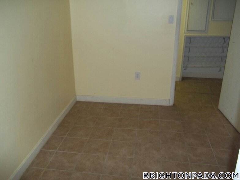 Building Photo - 191 Kenrick St