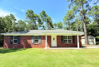Building Photo - Charming 3-Bedroom Home - Spacious Layout
