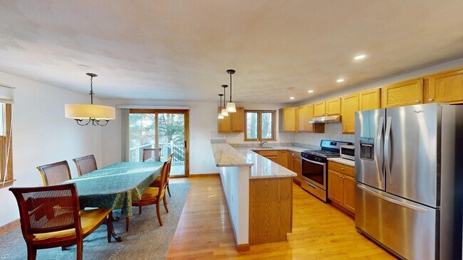 Building Photo - 95 Pleasant St