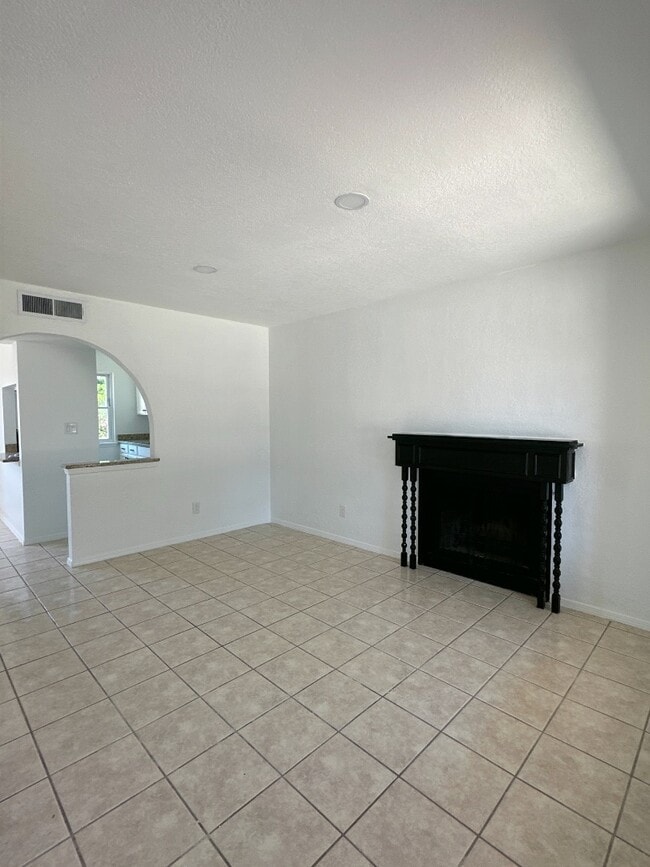 Building Photo - 5509 Oakbriar Cir