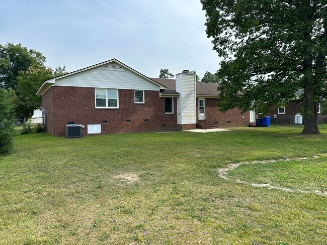 Building Photo - 8516 Amish Dr