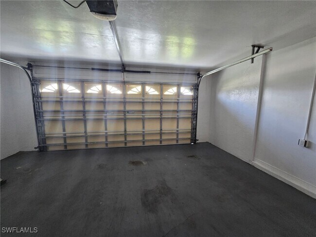 Building Photo - 3027 SW 23rd Ave