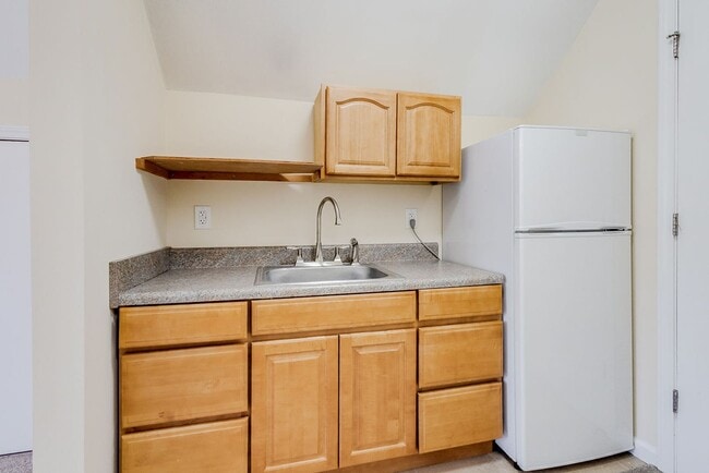 Building Photo - Unique 4BR Home with Private Upstairs Suite & Kitchenette in Georgetown