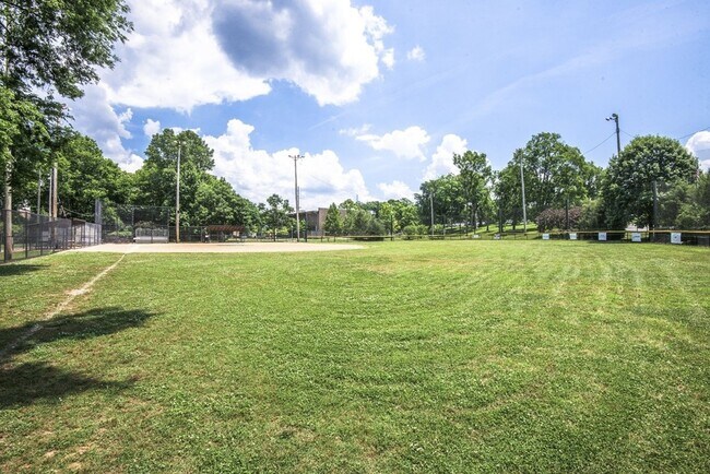 Building Photo - 312 Sloan Rd