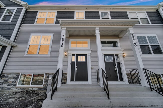 Building Photo - 25718 W Yorkshire Dr