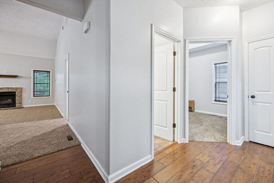 Building Photo - 634 Hidden Valley Dr