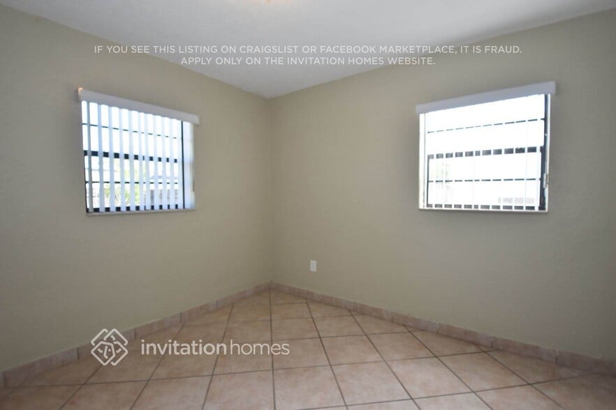 Building Photo - 4511 SW 102nd Pl