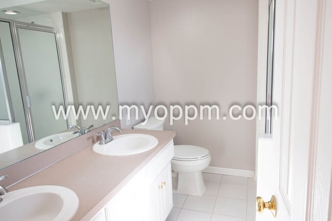 Building Photo - Available NOW! 3 Bedroom / 2 Bathroom Home | Northwest Omaha