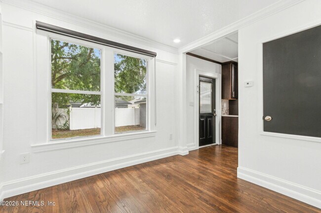 Building Photo - 836 Lynton St