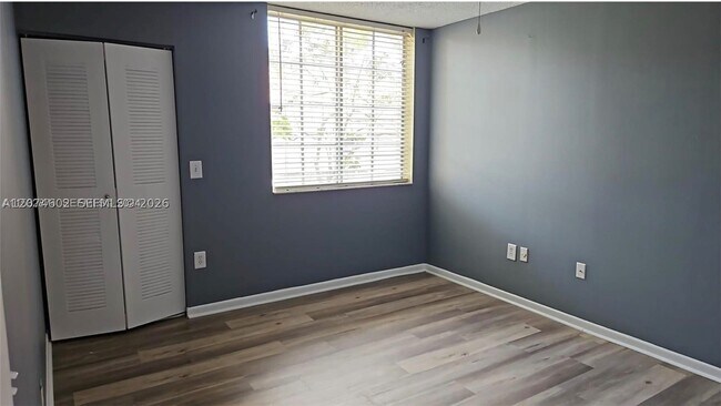 Building Photo - 1715 Village 101 Vlg