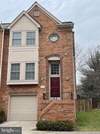 Building Photo - 8012 Merry Oaks Ct