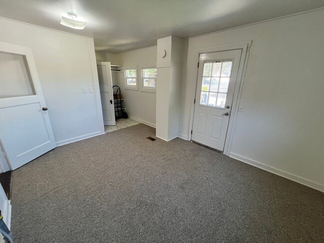 Building Photo - Adorable Shadle Bungalow - 2 Bed, 1 Bath +...