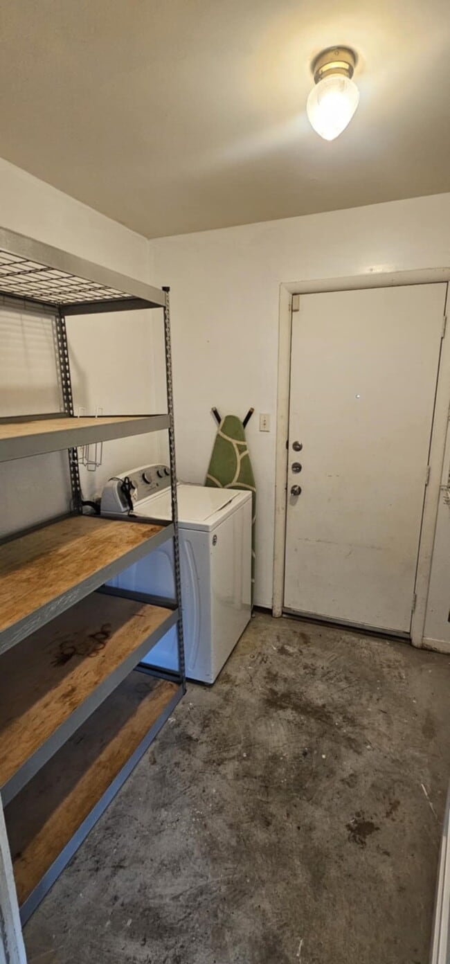 Building Photo - 9721 Foredale St