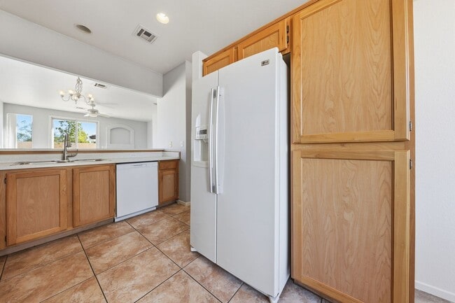 Building Photo - Beautiful Single-Story Home on an Oversized Corner Lot in Silverado Ranch — No HOA!