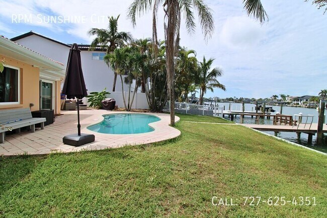 Building Photo - 10128 Yacht Club Dr