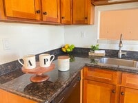 Building Photo - Advent - Low Deposit W/ Laundry & Detached...