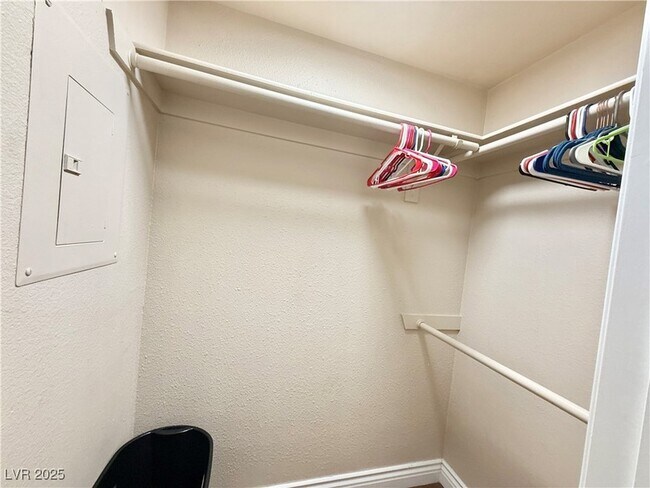 Building Photo - 210 E Flamingo Rd