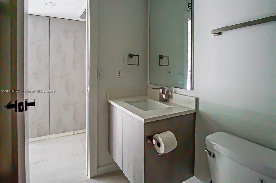 Building Photo - 2161 Orange Grove Dr