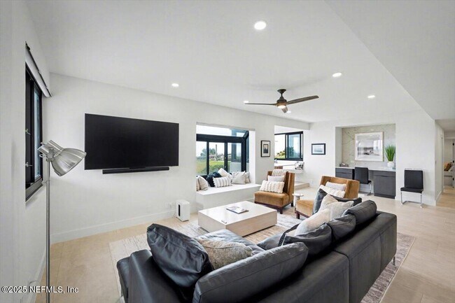 Building Photo - 739 Spinnakers Reach Dr