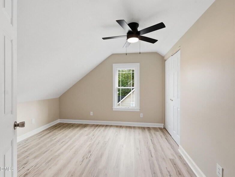 Building Photo - 619 Commander Dr