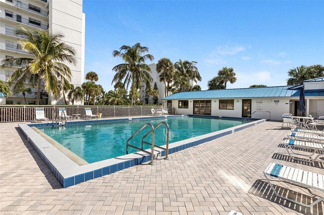 Building Photo - 5167 N Hwy A1A