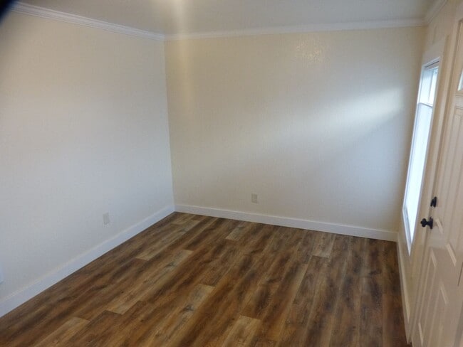 Building Photo - APPLCATION PENDING - West Side Apartment