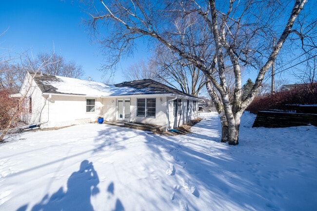 Building Photo - 5209 W 61st St