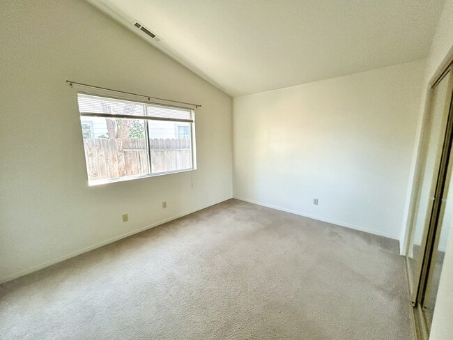 Building Photo - 1779 Birch Ct