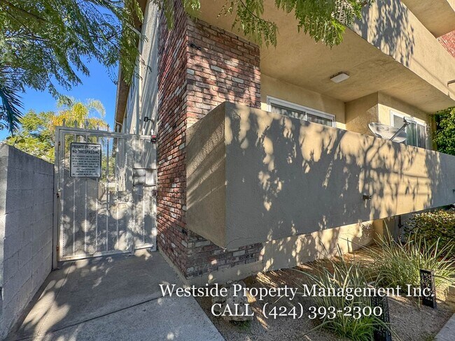 Building Photo - 425 E Tamarack Ave