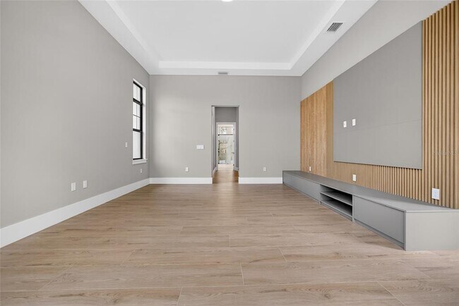 Building Photo - 16130 Pendio Dr
