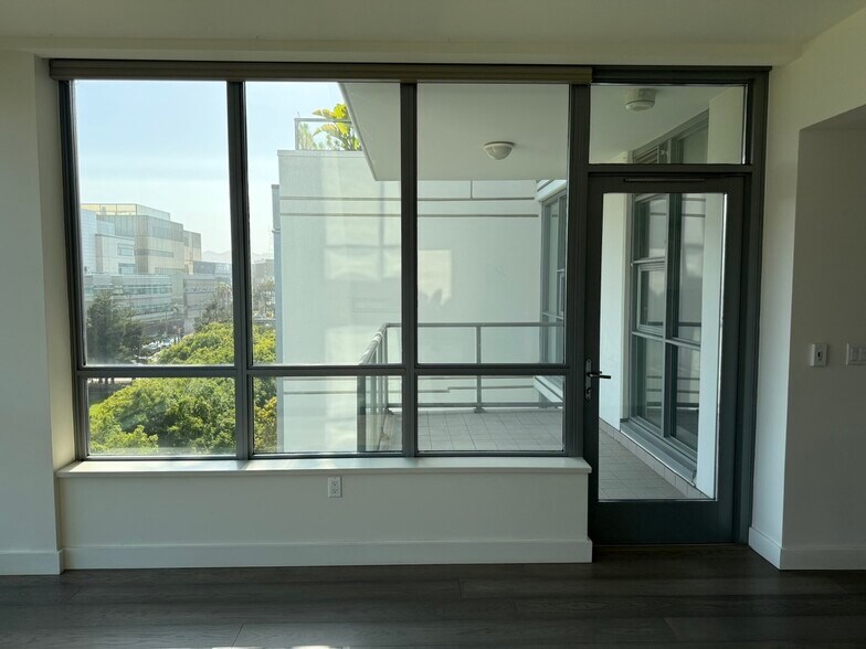 Building Photo - 420 Mission Bay Blvd N
