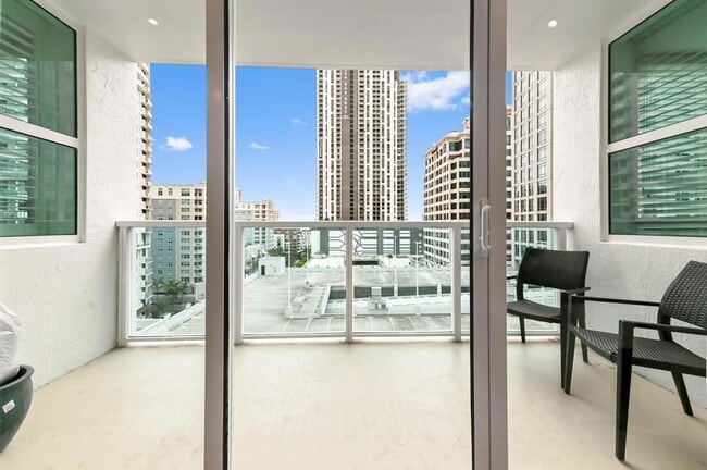 Building Photo - 350 SE 2nd St