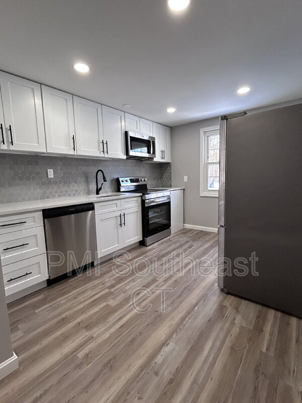 Building Photo - 120 Gallup Hill Rd